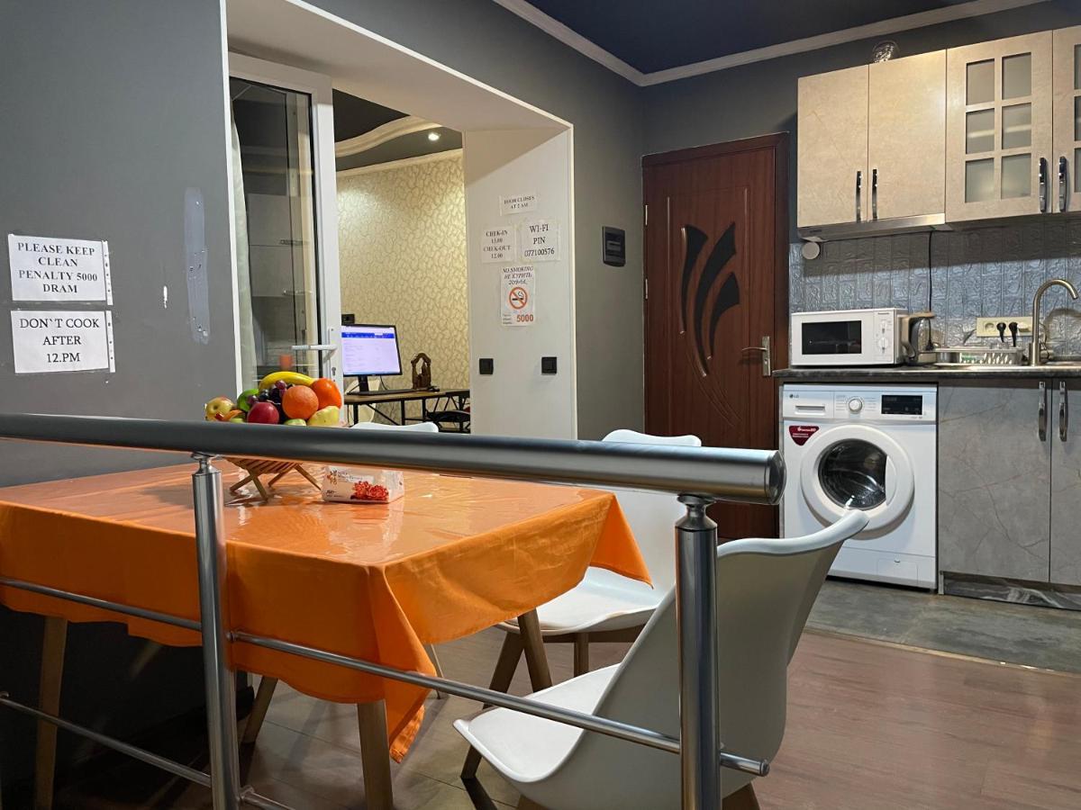 N 1 Hostel Ереван Екстериор снимка