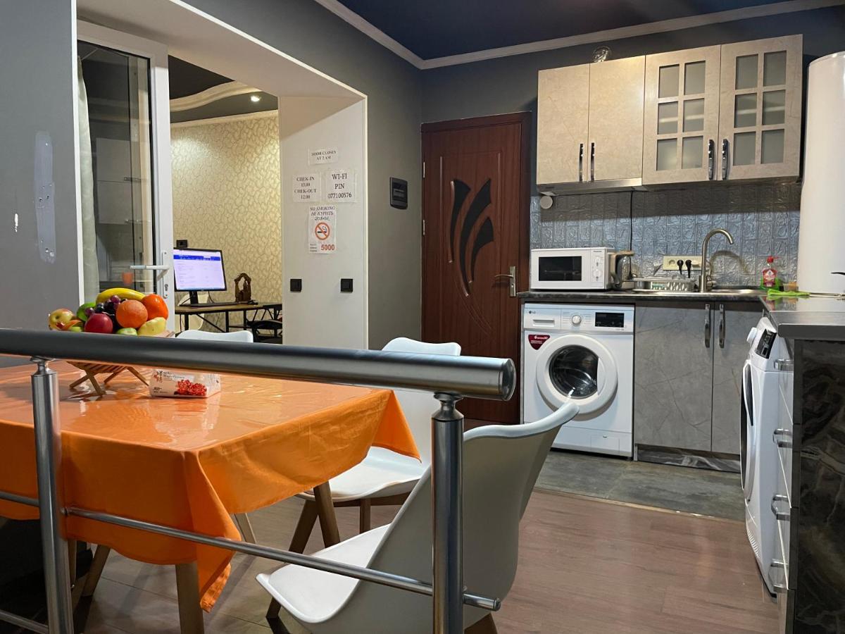 N 1 Hostel Ереван Екстериор снимка
